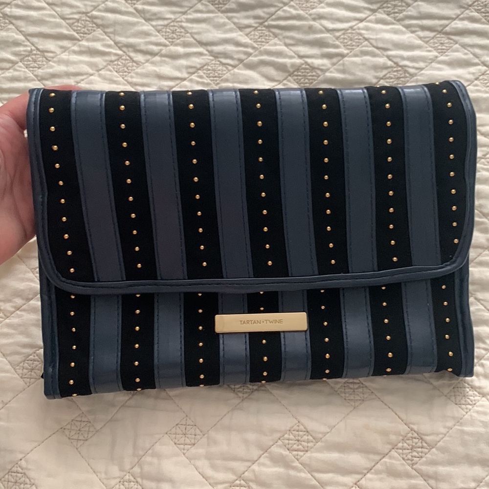 NEW Tartan + Twine hanging cosmetics case travel bag